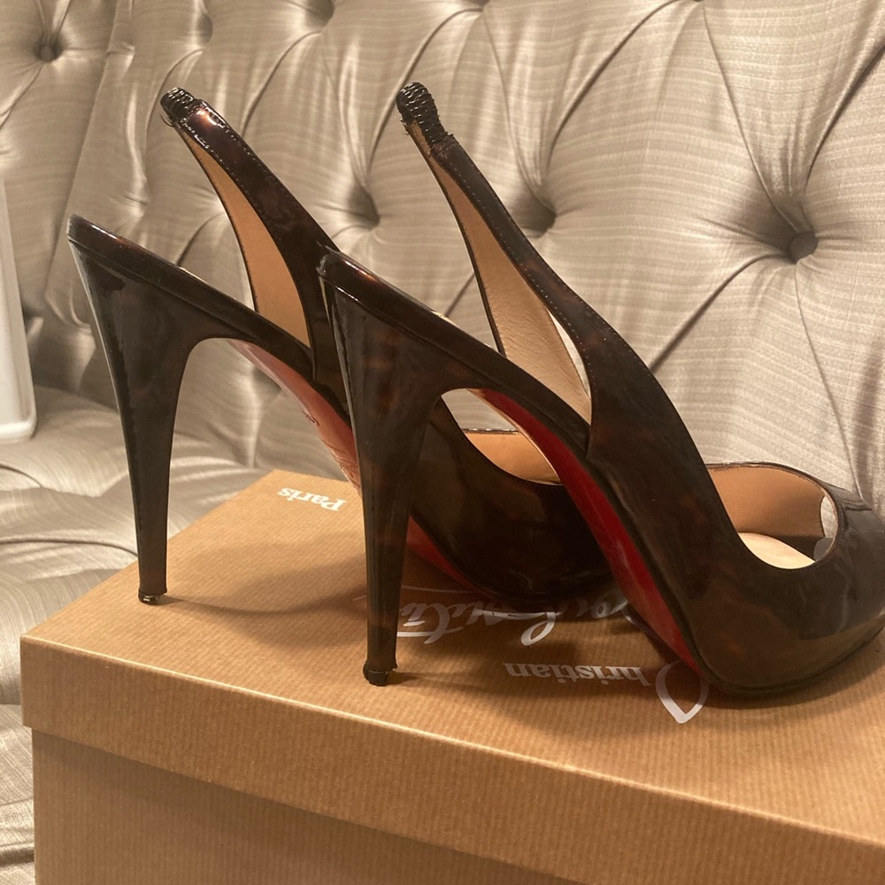 Christian Louboutin Very Privé peep toe heels